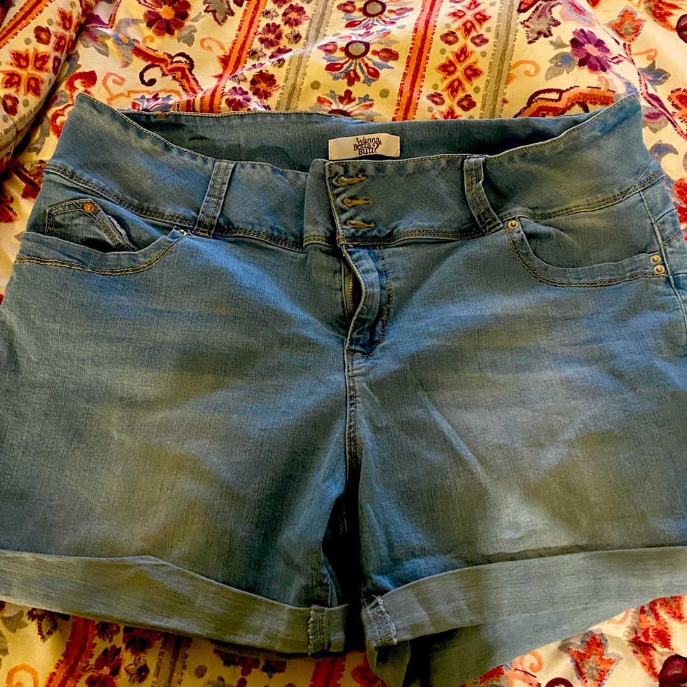 Wanna Betta Butt denim jean shorts